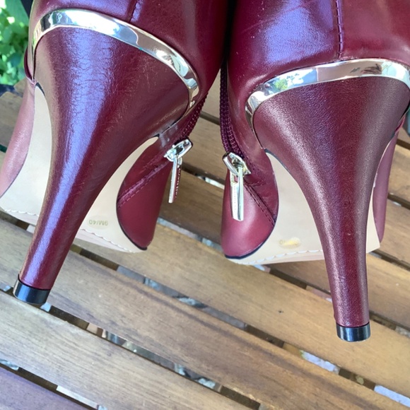 Vince Camuto Red Ankle Boots with Gold Buckle - Picture 11 of 15